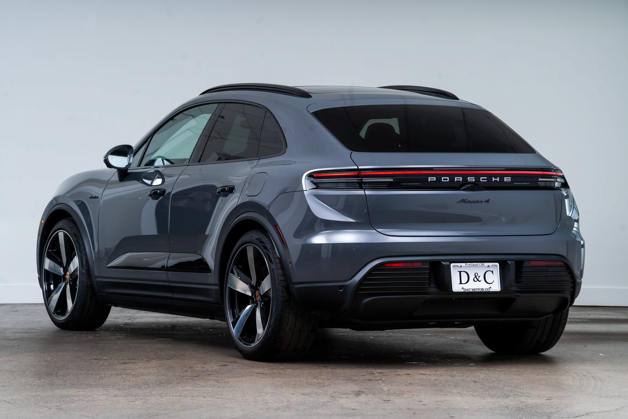 Used 2025 Porsche Macan 4 Electric AWD/4WD image 6