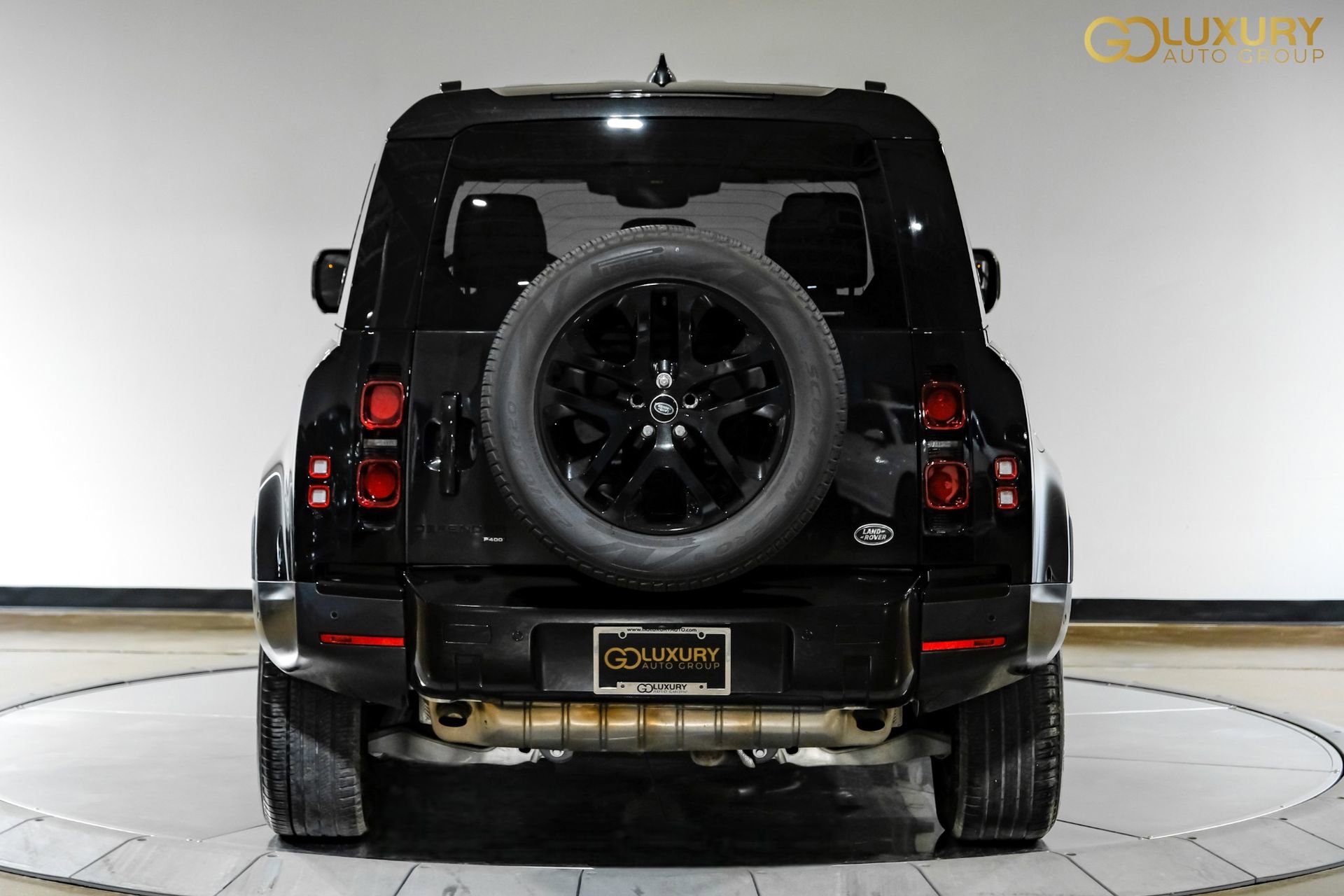 Used 2023 Land Rover Defender 110 SE image 11