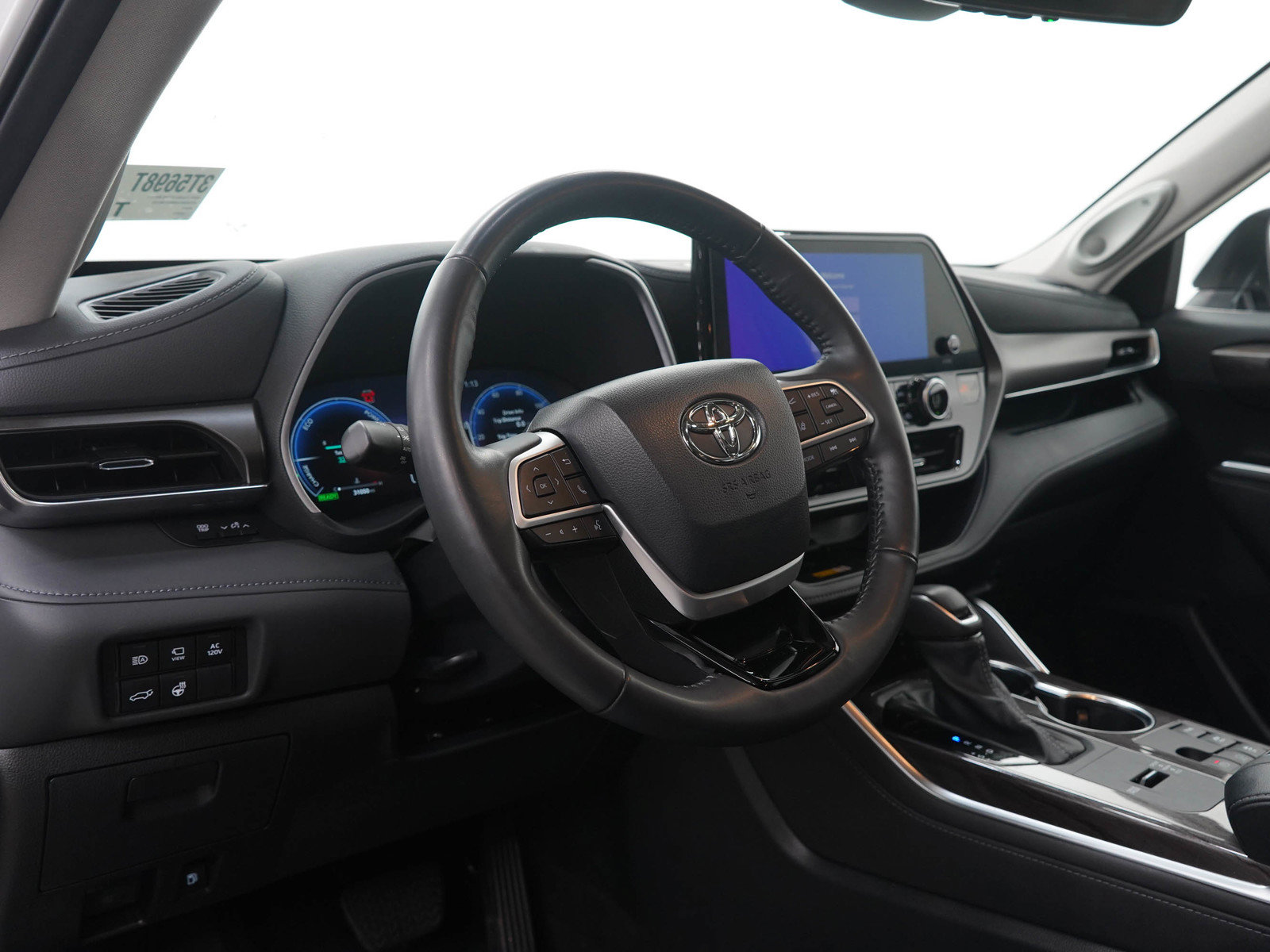 Used 2024 Toyota Highlander Limited AWD/4WD image 26