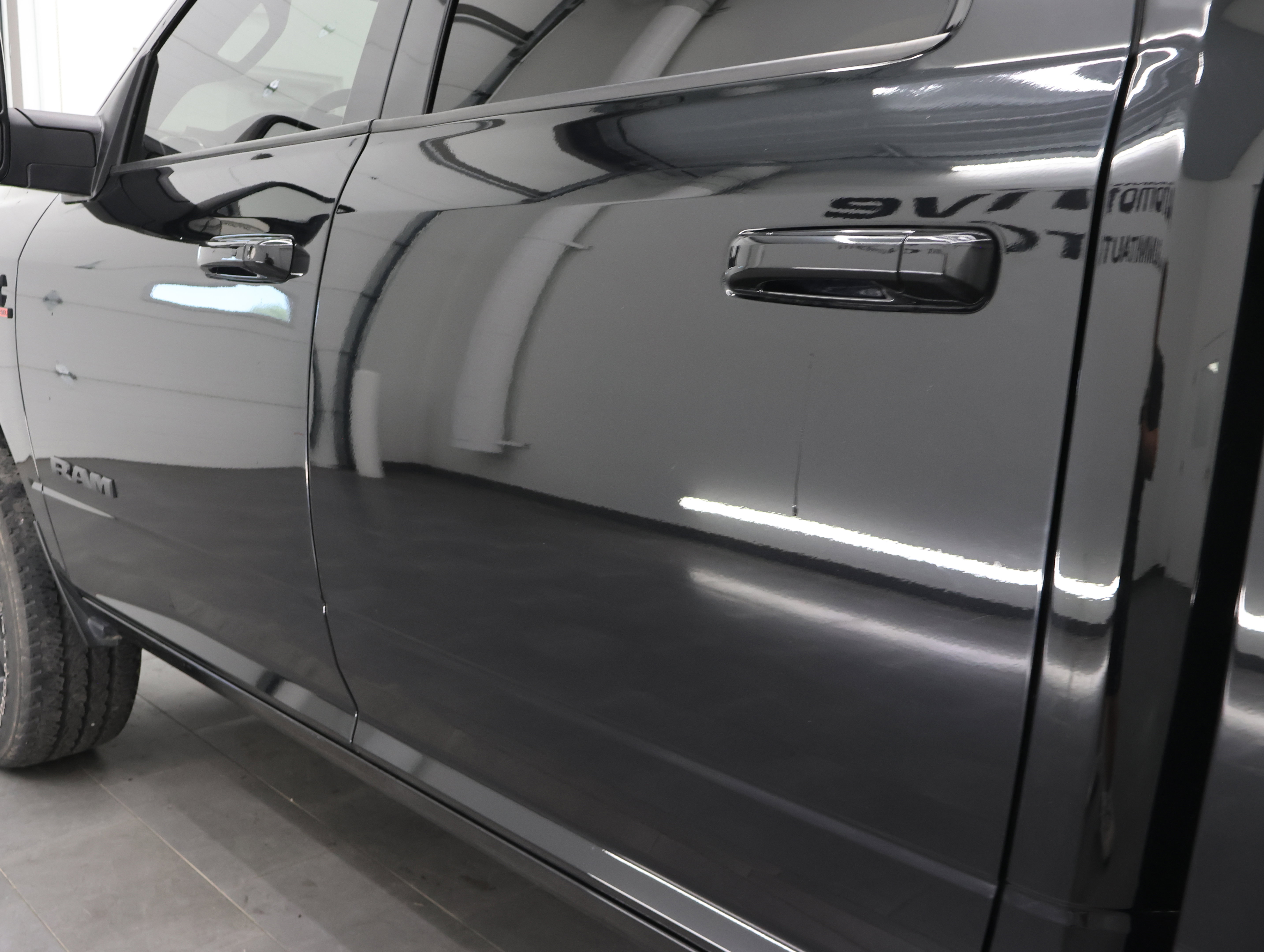 Used 2024 RAM 3500 Laramie w/ Night Edition AWD/4WD image 33
