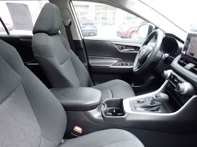 Used 2024 Toyota RAV4 XLE w/ Convenience Package image 9