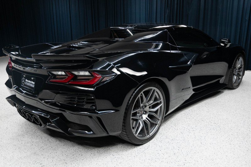 Used 2024 Chevrolet Corvette Z06 RWD image 5