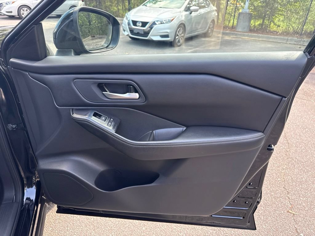 Certified 2025 Nissan Rogue SV FWD image 38