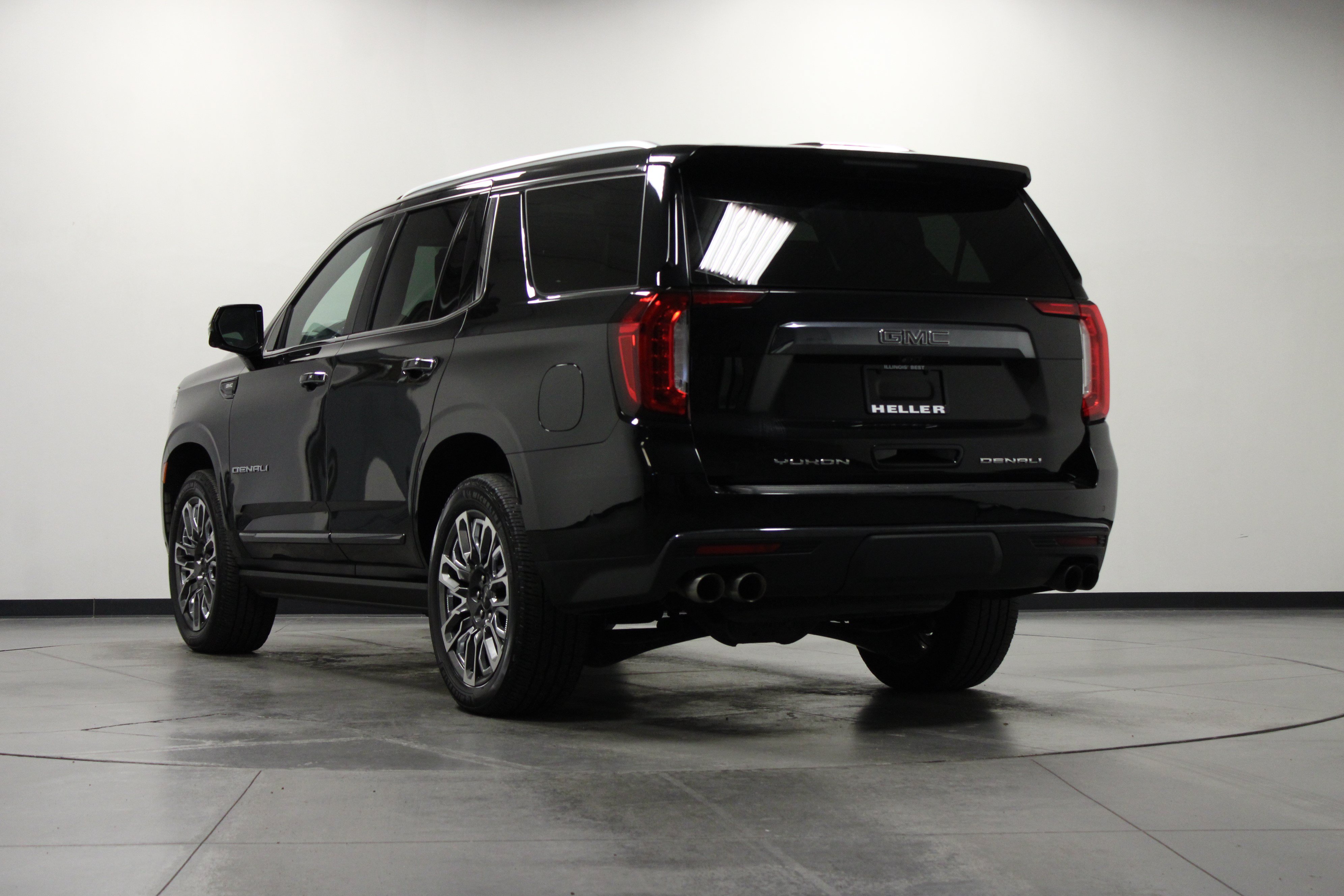 Used 2023 GMC Yukon Denali Ultimate AWD/4WD image 6