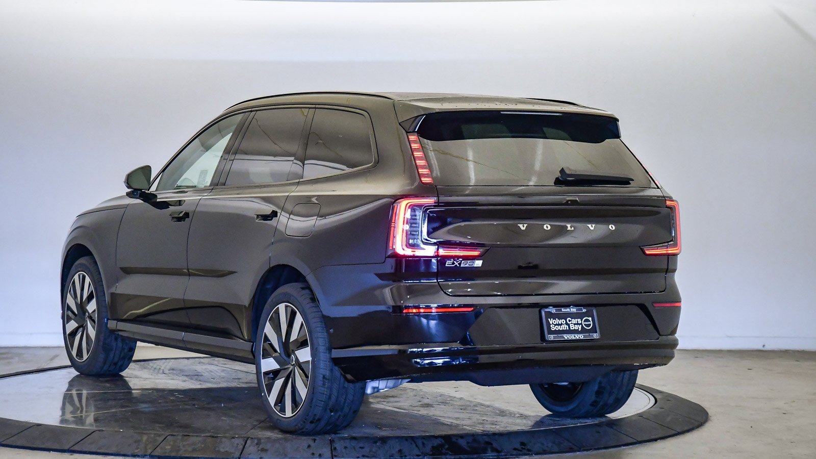 New 2025 Volvo EX90 Plus w/ Protection Package Premier image 2