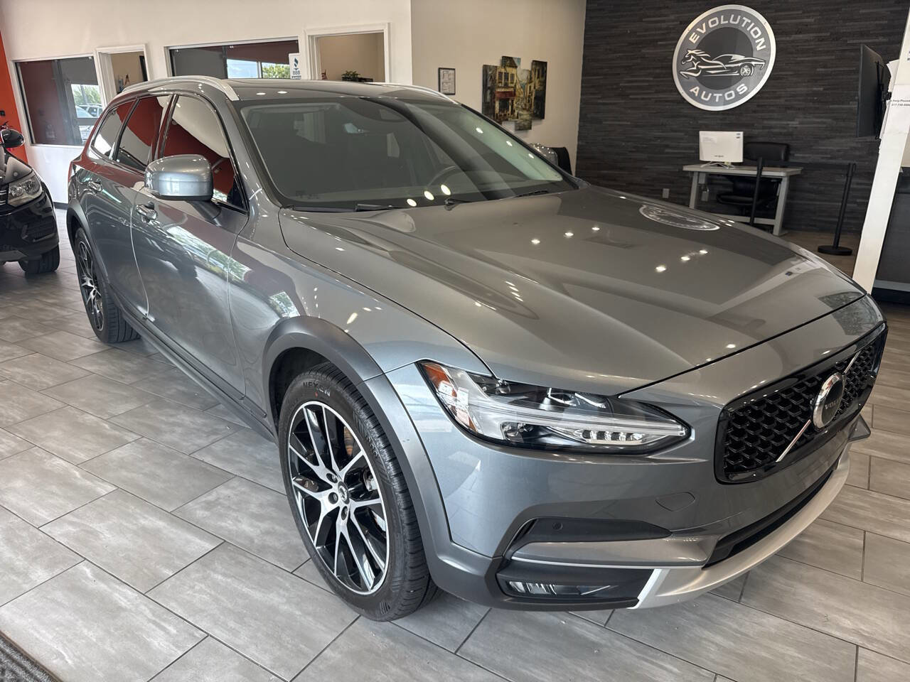 Used 2020 Volvo V90 T6 Cross Country AWD/4WD image 2