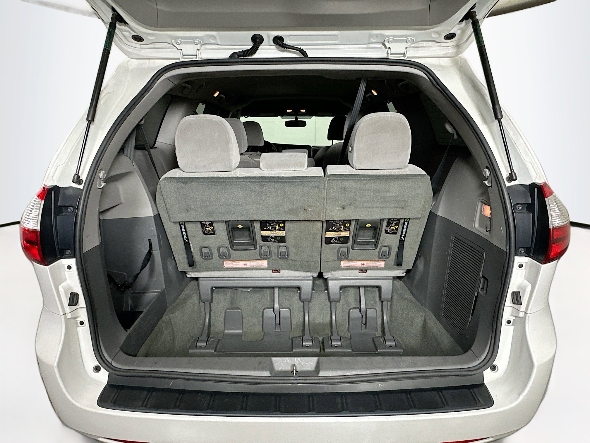 Used 2017 Toyota Sienna LE image 27