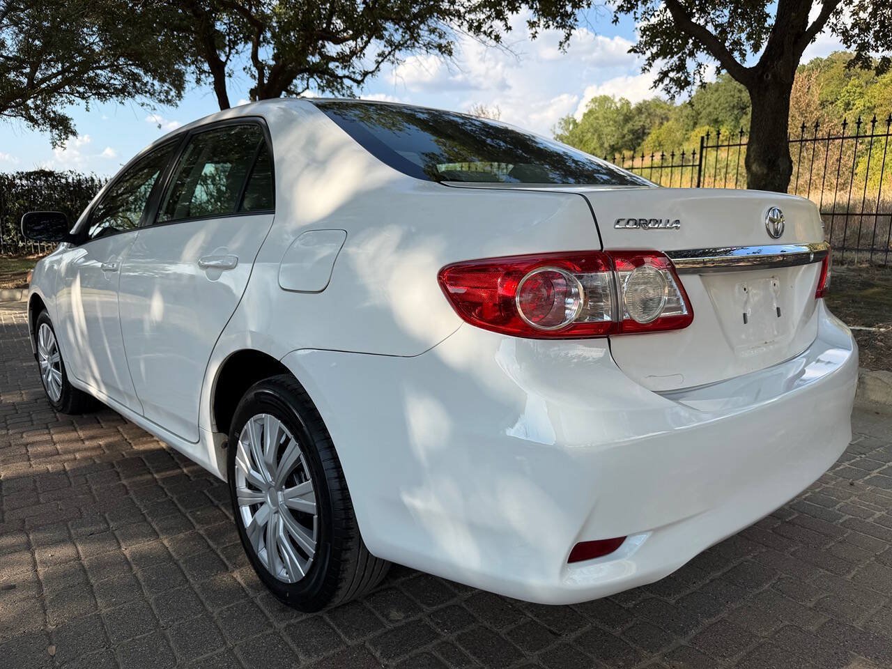 Used 2012 Toyota Corolla LE FWD image 6