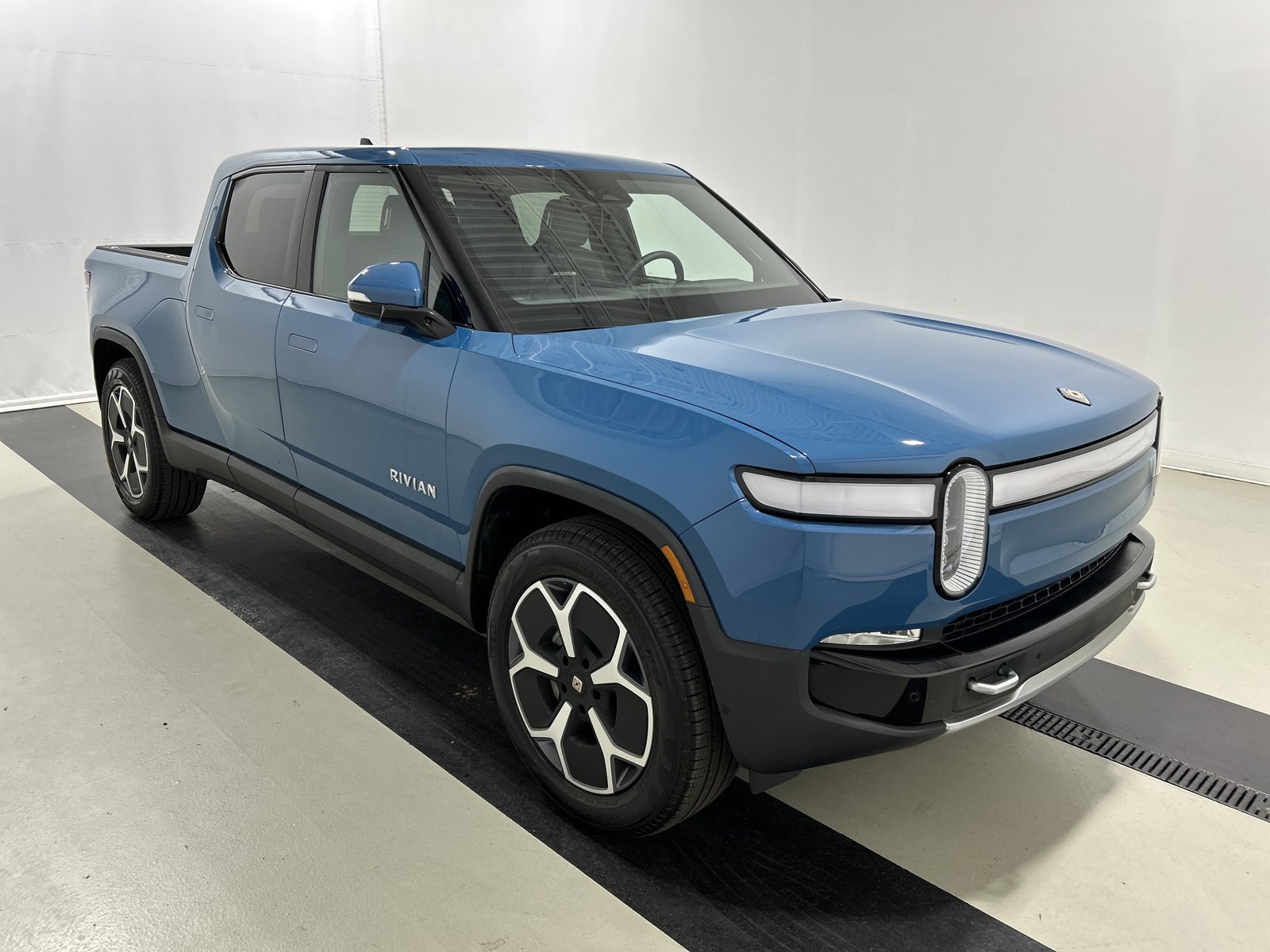 Used 2024 Rivian R1T Adventure AWD/4WD image 7