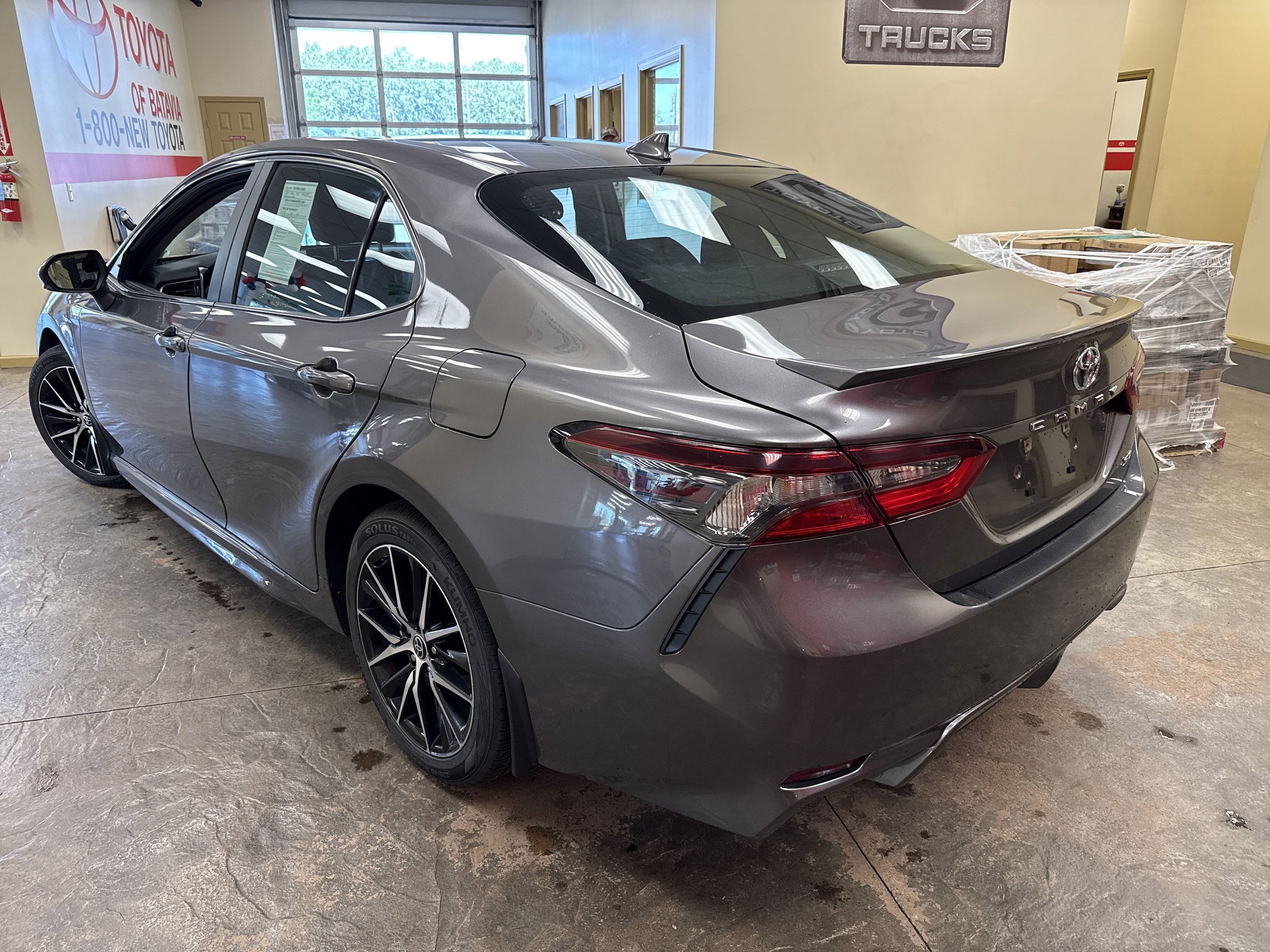 Used 2023 Toyota Camry SE FWD image 7