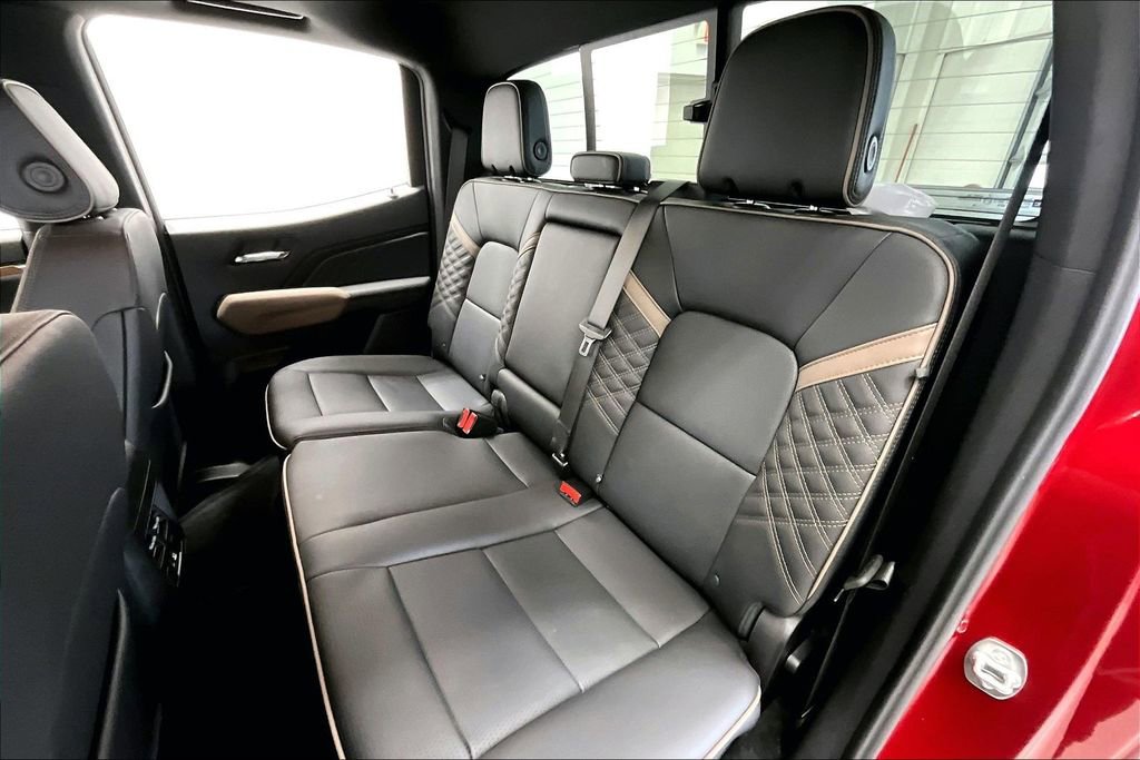 Used 2025 GMC Canyon Denali image 27