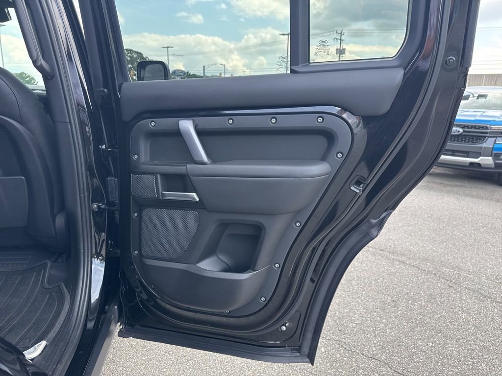 Used 2022 Land Rover Defender 110 V8 image 19