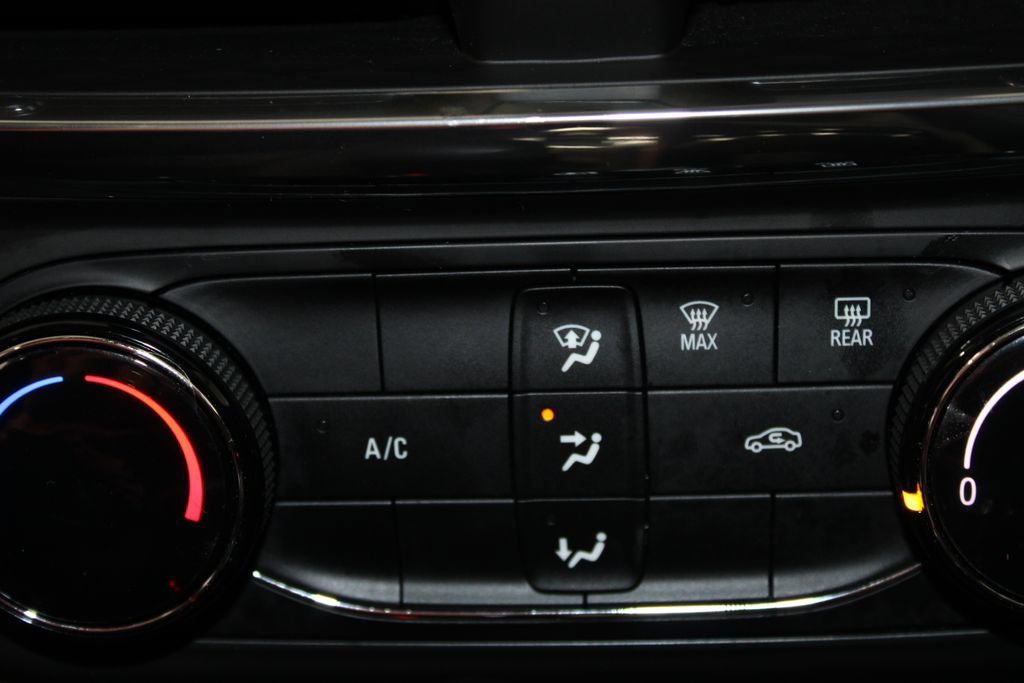 Used 2025 Buick Encore GX Preferred AWD/4WD image 46