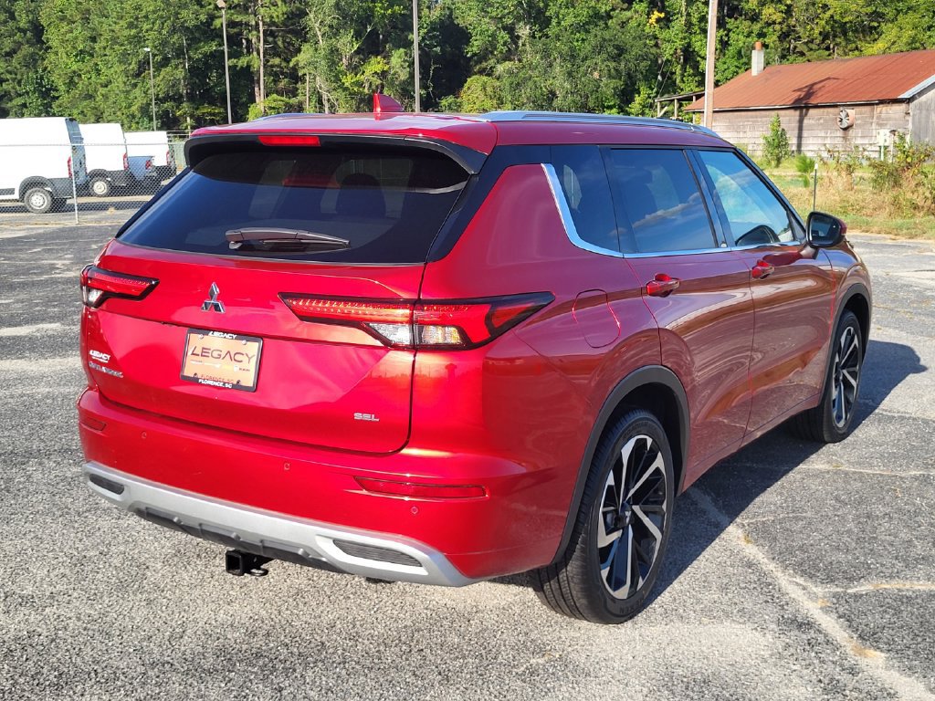 Used 2024 Mitsubishi Outlander SEL FWD image 2