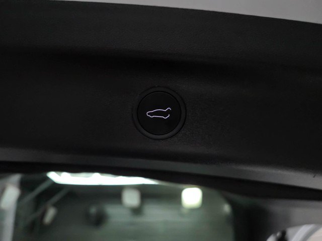 Used 2026 Tesla Model Y 2WD image 32
