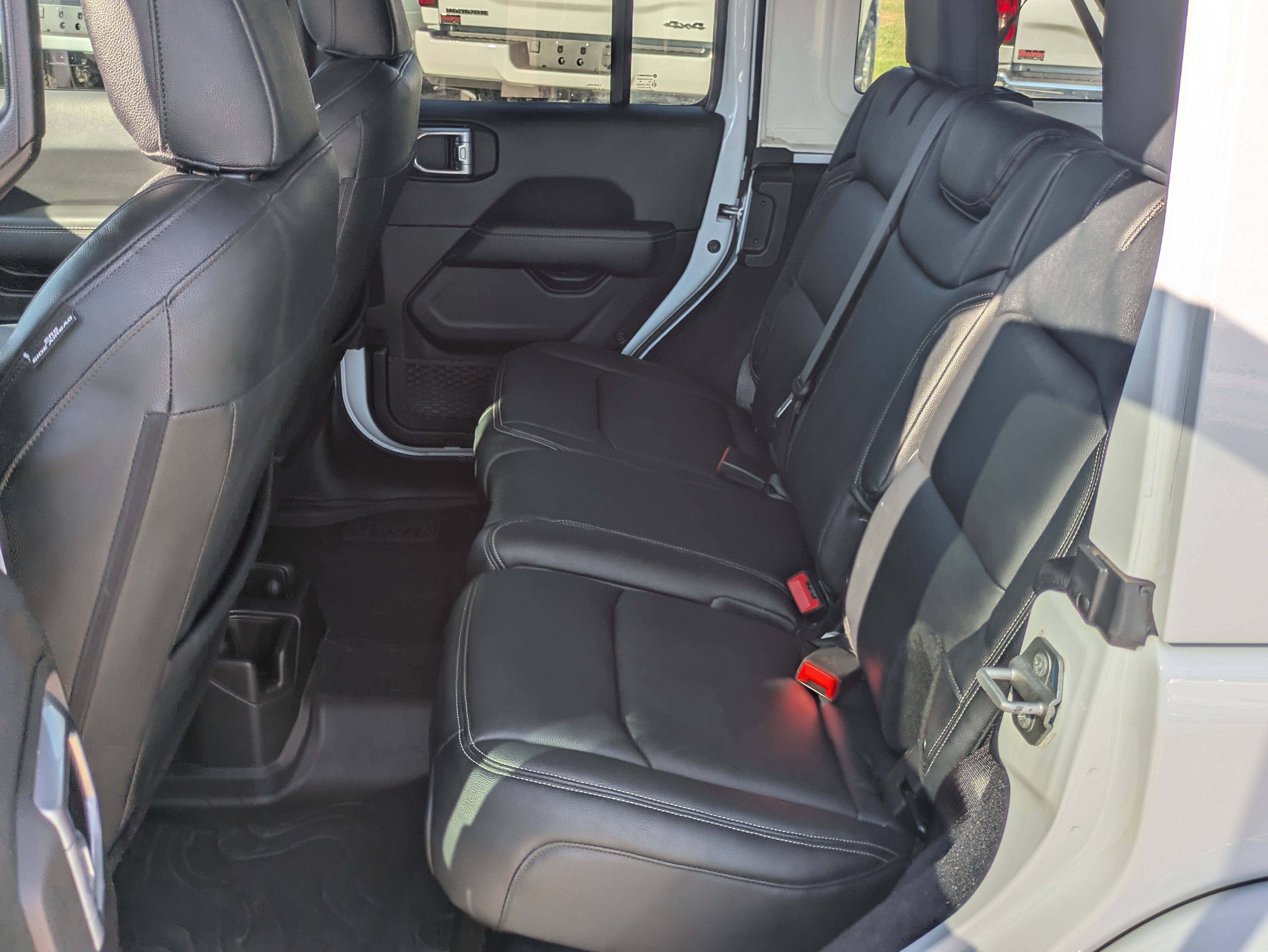 Used 2023 Jeep Wrangler Unlimited Sahara AWD/4WD image 6