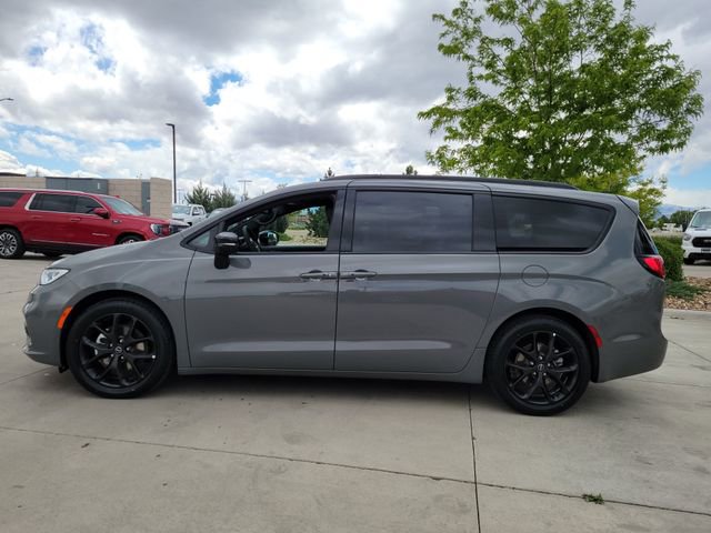 Used 2025 Chrysler Pacifica Limited FWD image 6