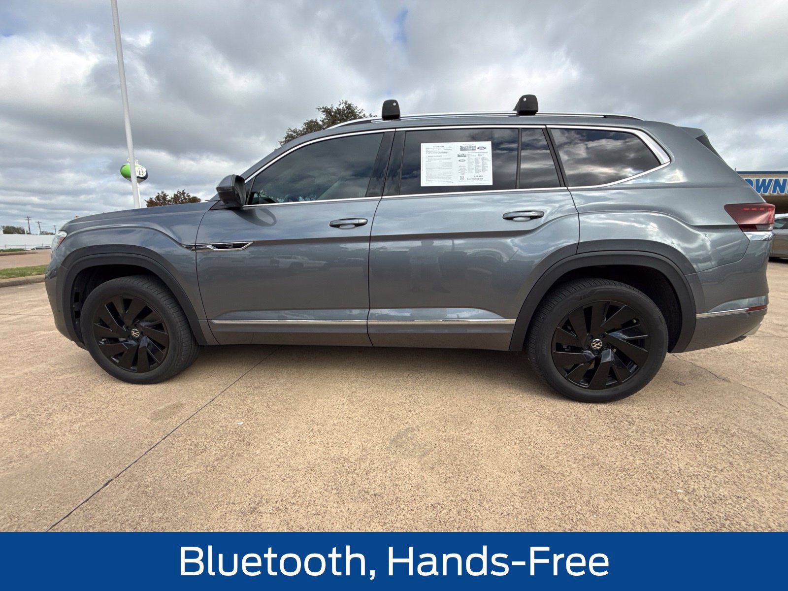 Used 2024 Volkswagen Atlas SEL Premium R-Line AWD/4WD image 4