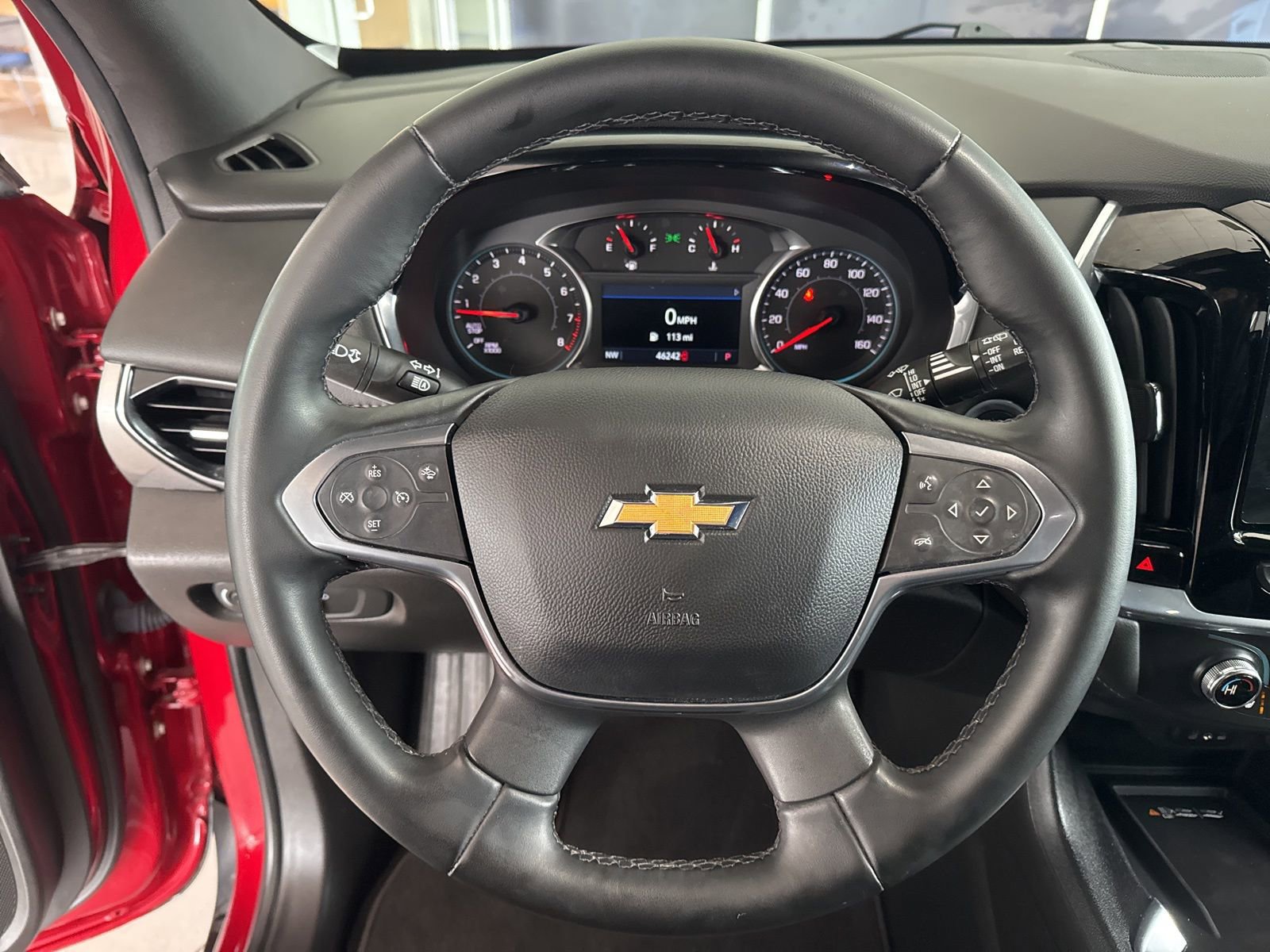 Used 2023 Chevrolet Traverse LT image 25