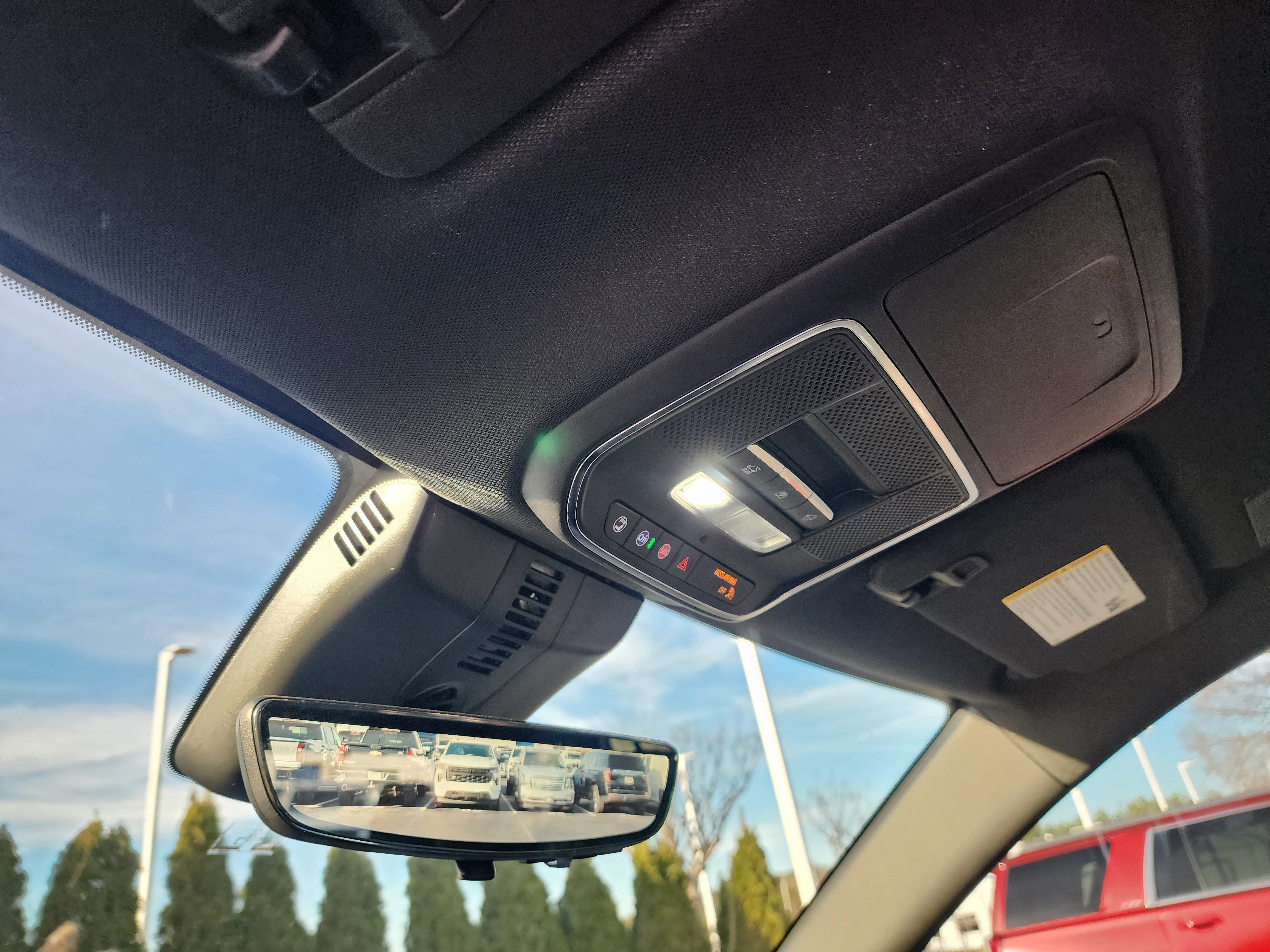 Used 2025 Chevrolet Traverse RS image 40