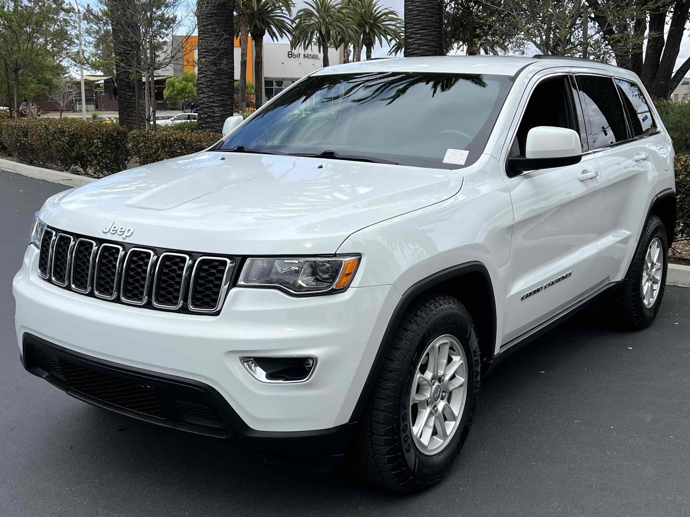 Used 2020 Jeep Grand Cherokee Laredo image 8