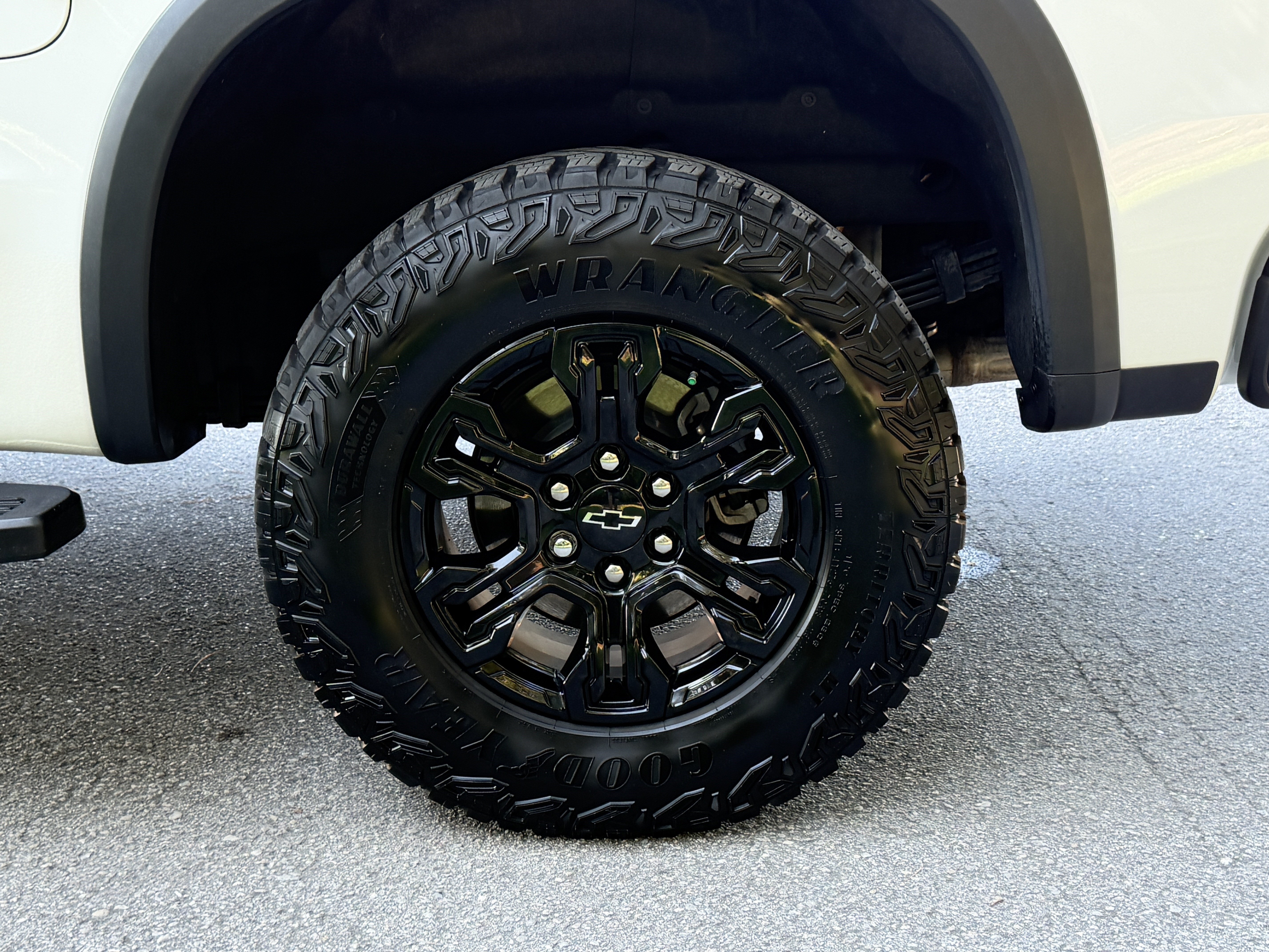 Used 2024 Chevrolet Silverado 1500 ZR2 w/ Technology Package AWD/4WD image 12