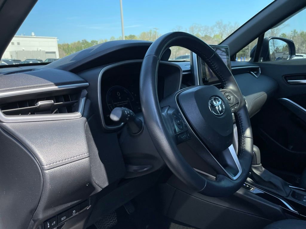 Used 2023 Toyota Corolla Cross XSE w/ Convenience Package image 30