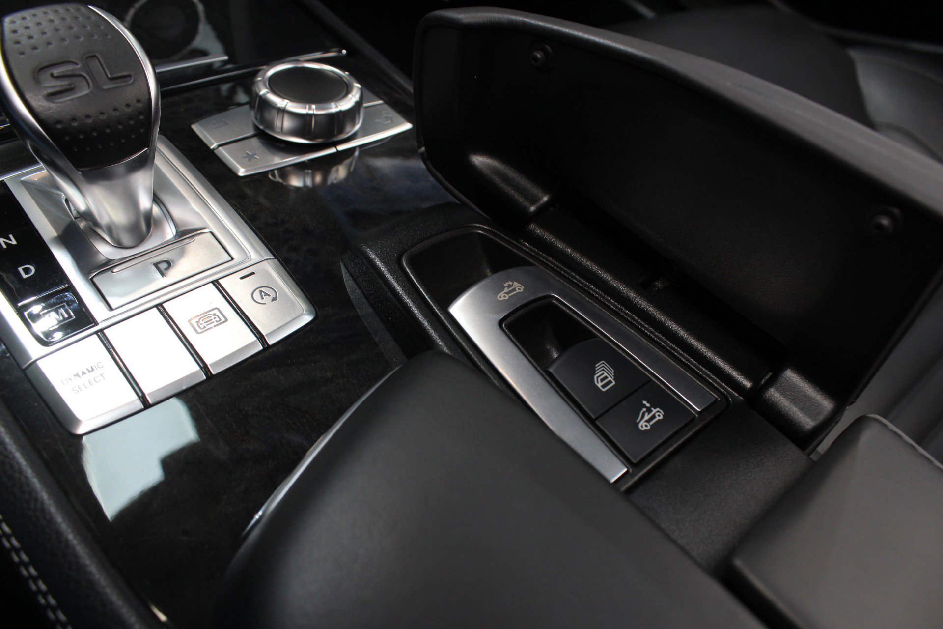 Used 2017 Mercedes-Benz SL 550 w/ Driver Assistance Package image 64