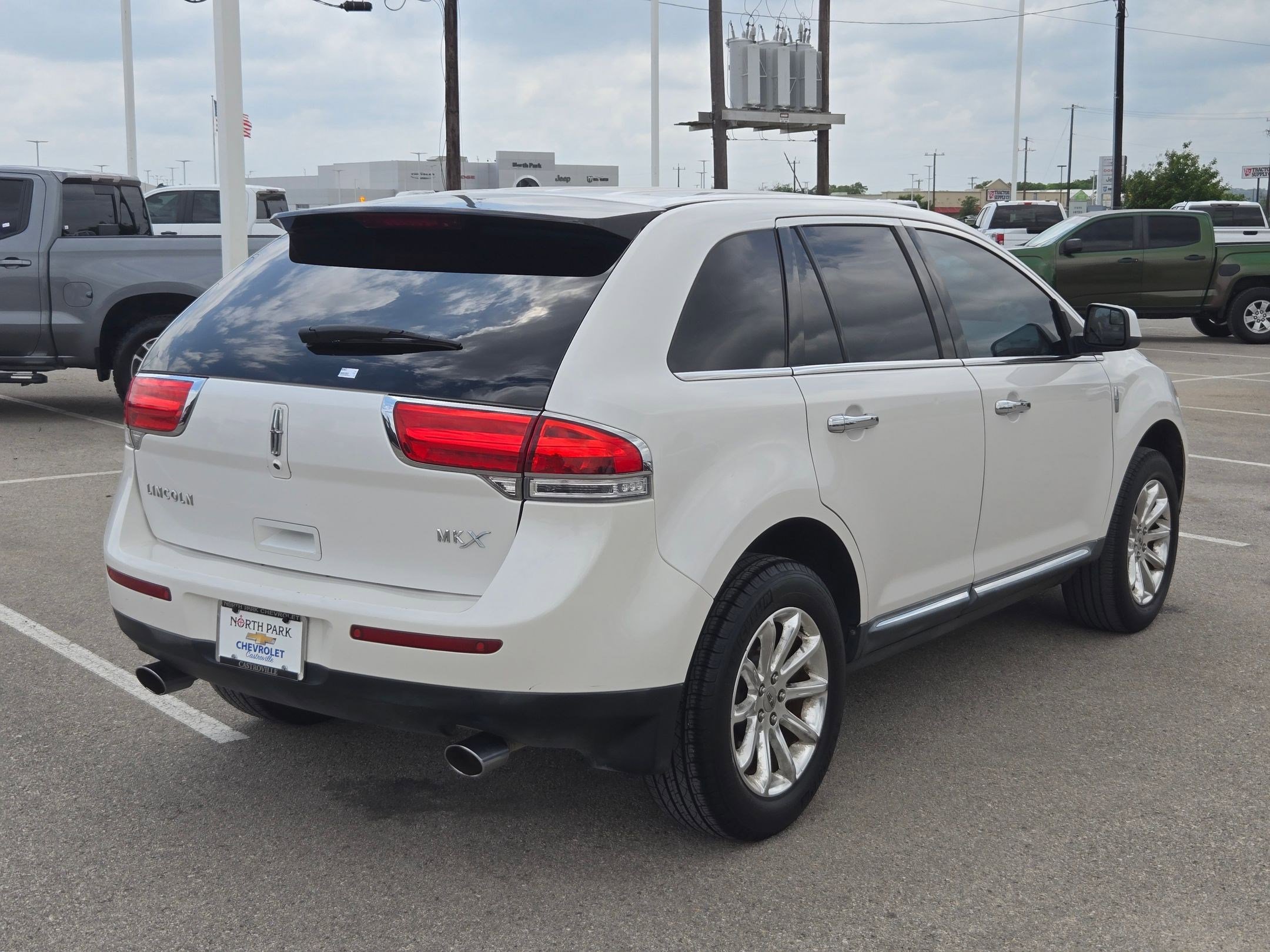 Used 2011 Lincoln MKX 2WD w/ 101A Rapid Spec Order Code image 3