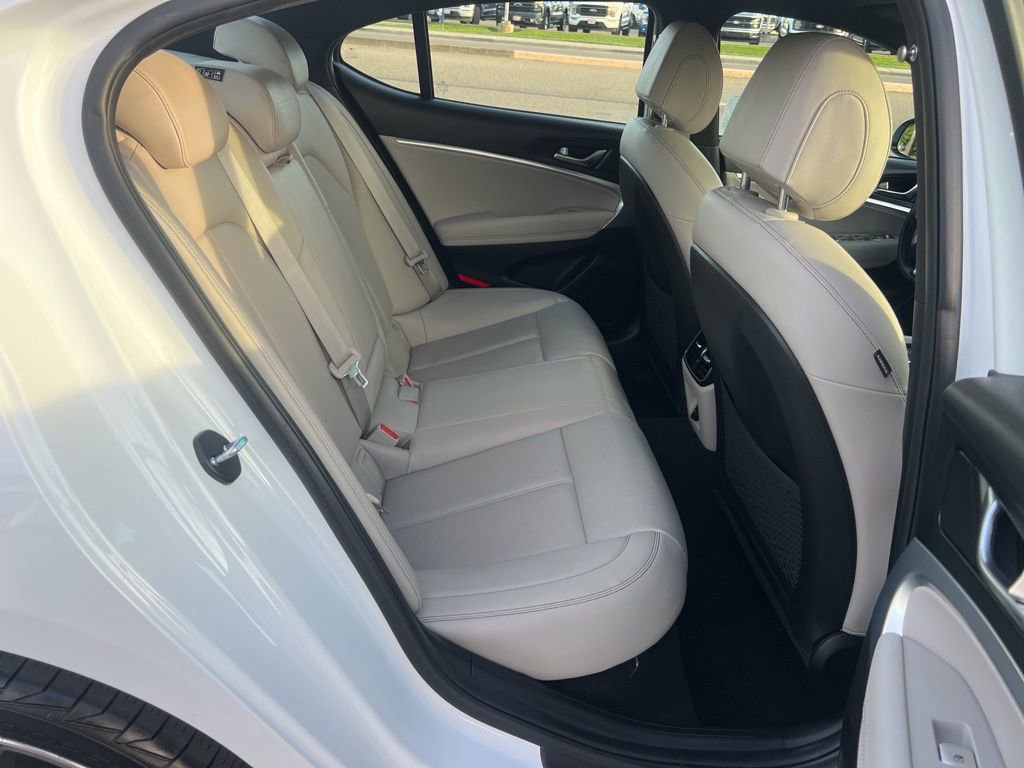 Used 2023 Genesis G70 2.0T RWD image 40