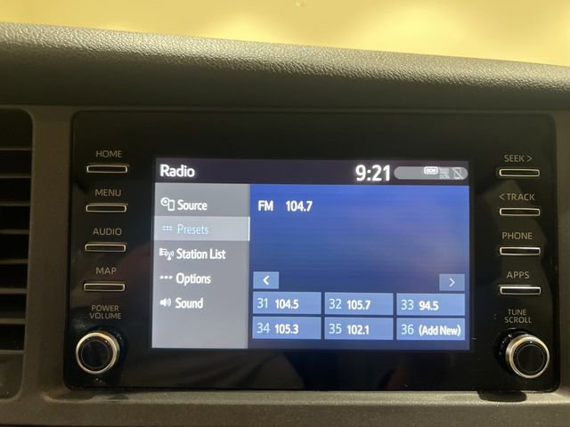 Used 2020 Toyota Sienna L image 12