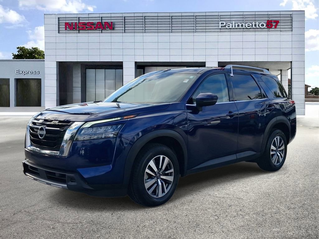 Certified 2025 Nissan Pathfinder SL FWD image 3