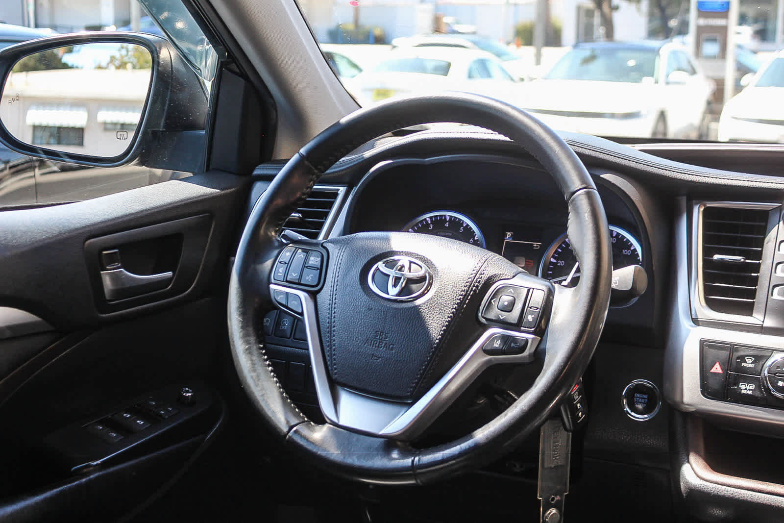Used 2019 Toyota Highlander XLE FWD image 19