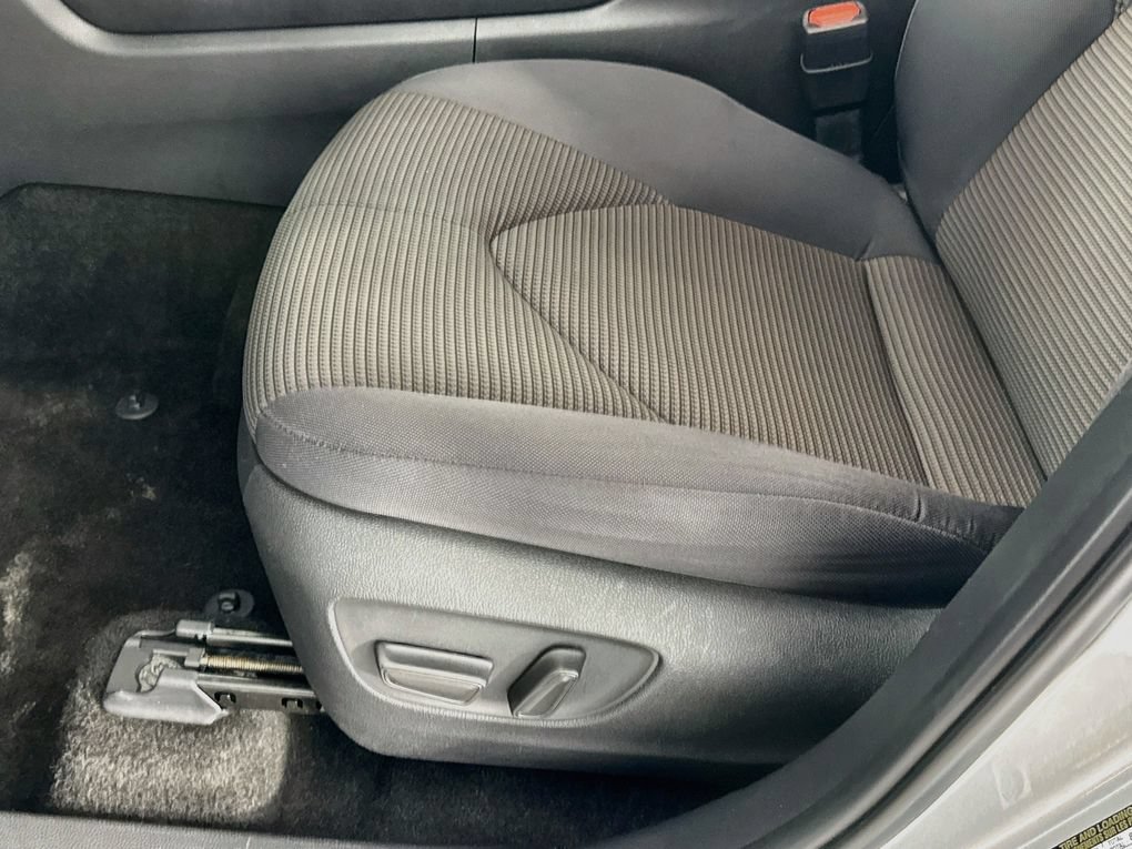 Used 2024 Toyota Highlander LE AWD/4WD image 23