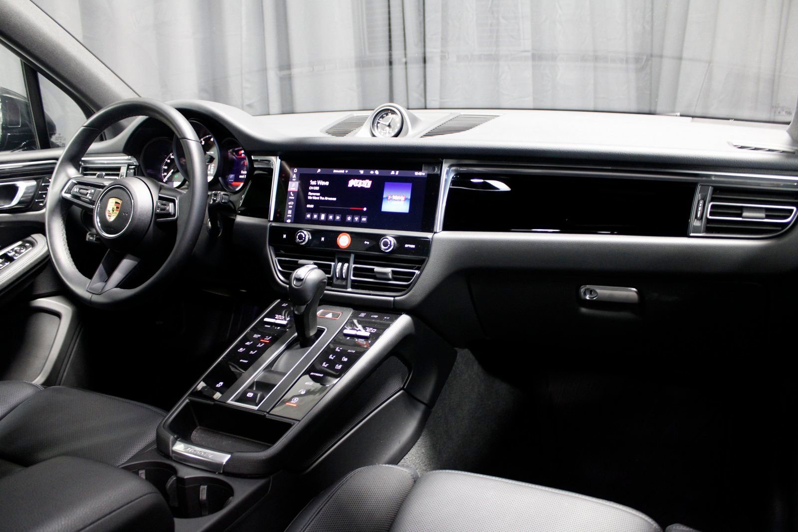 Certified 2025 Porsche Macan image 22