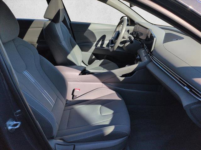 Used 2024 Hyundai Elantra SEL w/ Convenience Package image 20