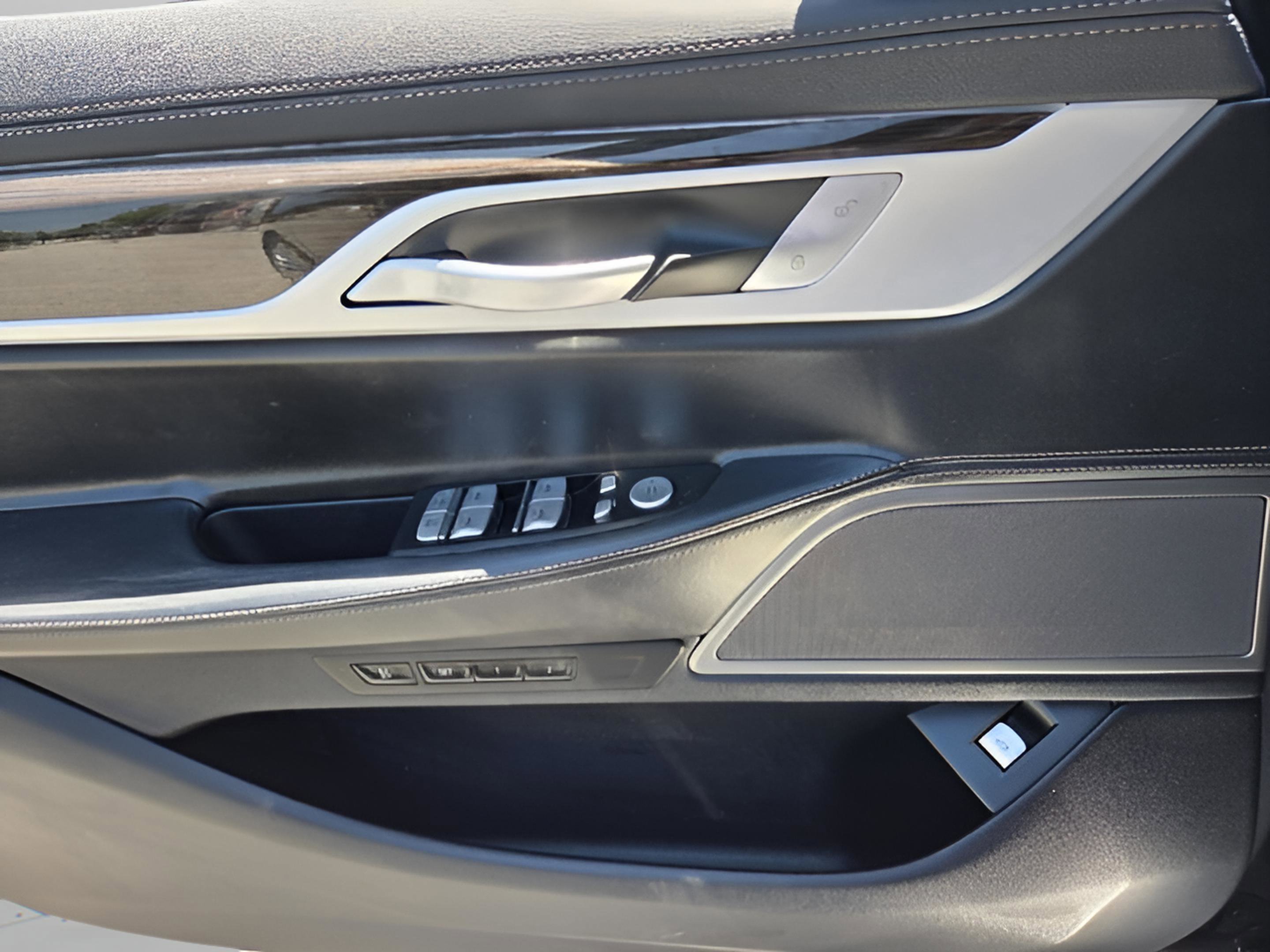 Used 2020 BMW 740i RWD image 29