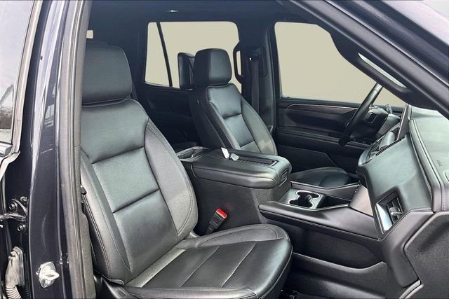 Used 2023 Chevrolet Tahoe Z71 w/ Luxury Package AWD/4WD image 7
