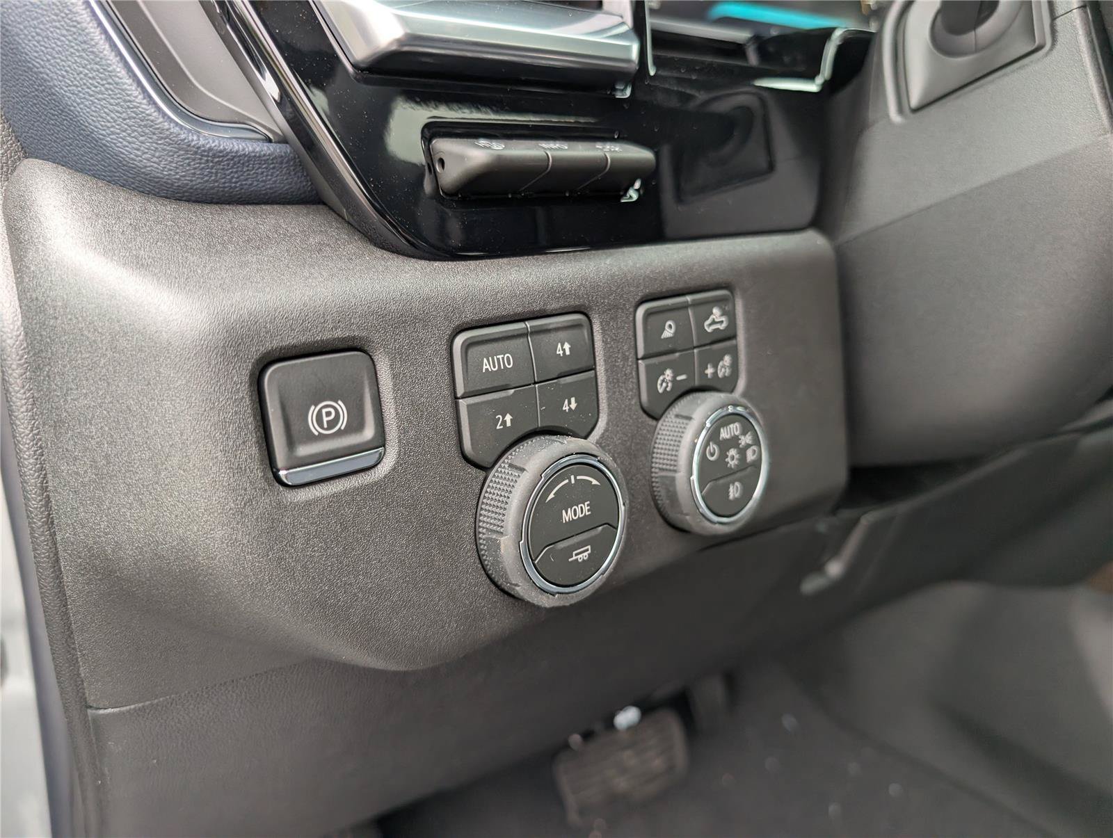 New 2026 Chevrolet Silverado 3500 High Country w/ Technology Package AWD/4WD image 18