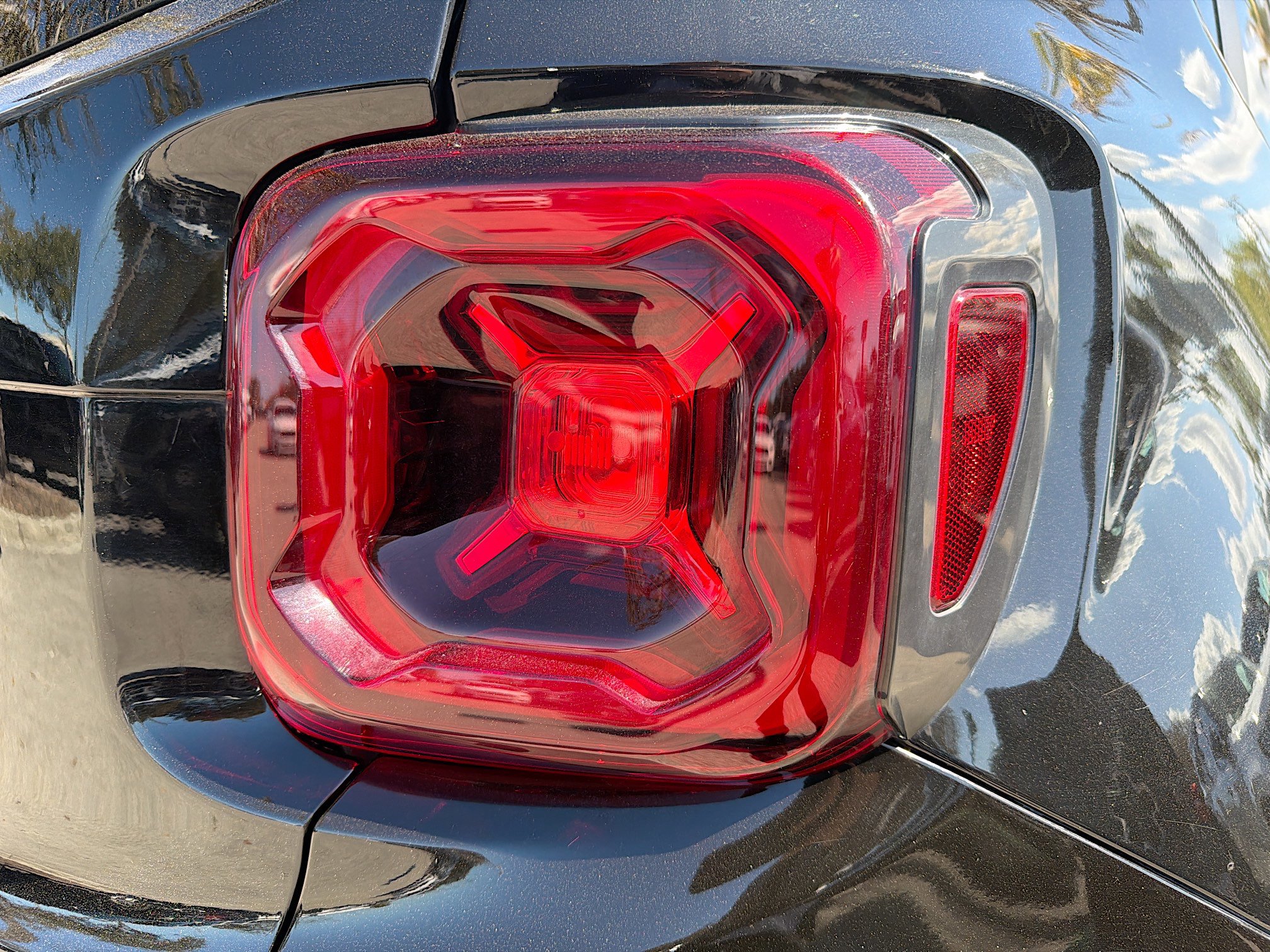 Used 2020 Jeep Renegade Latitude image 10