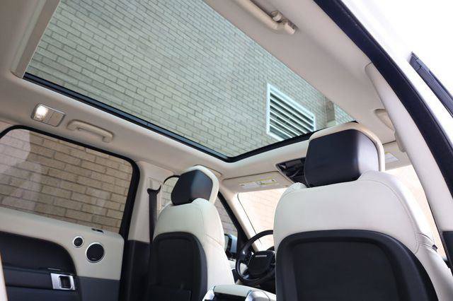 Used 2018 Land Rover Range Rover Sport HSE AWD/4WD image 30