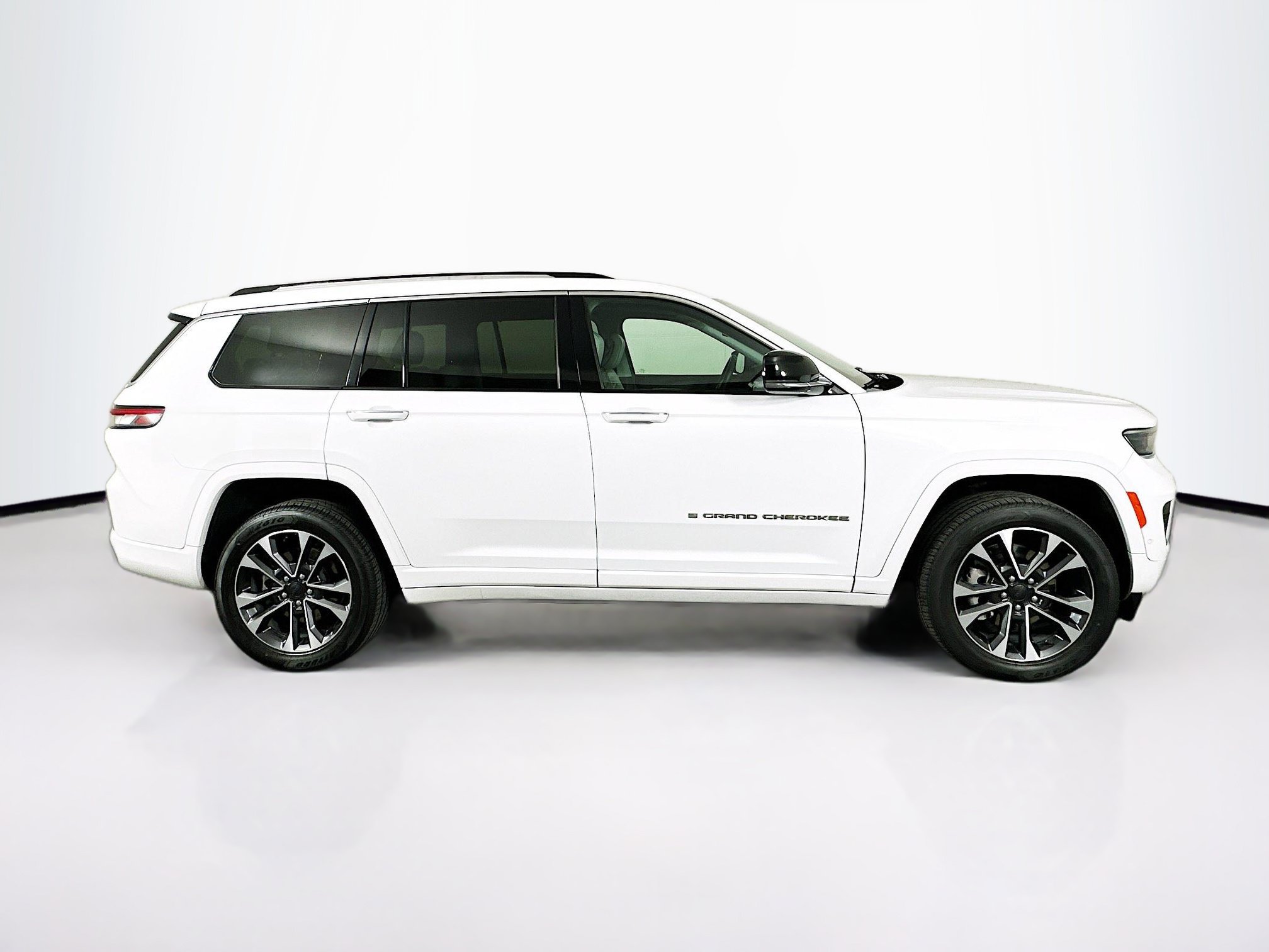Used 2021 Jeep Grand Cherokee L Overland w/ Luxury Tech Group IV AWD/4WD image 10