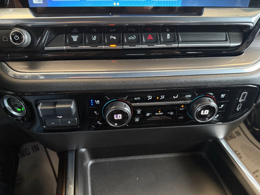 Used 2024 Chevrolet Silverado 3500 High Country w/ Technology Package AWD/4WD image 18