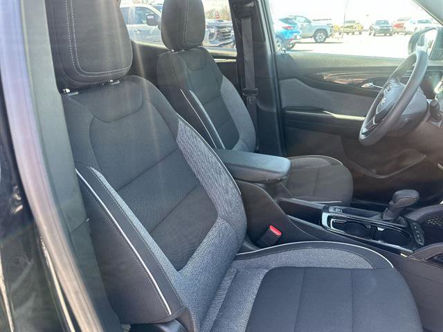 Used 2025 Chevrolet TrailBlazer LT FWD image 46
