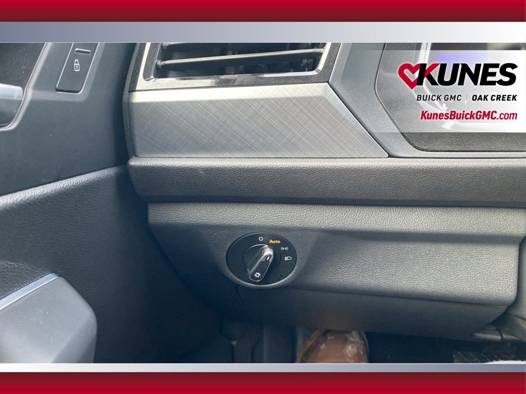 Used 2024 Volkswagen Jetta SE image 16