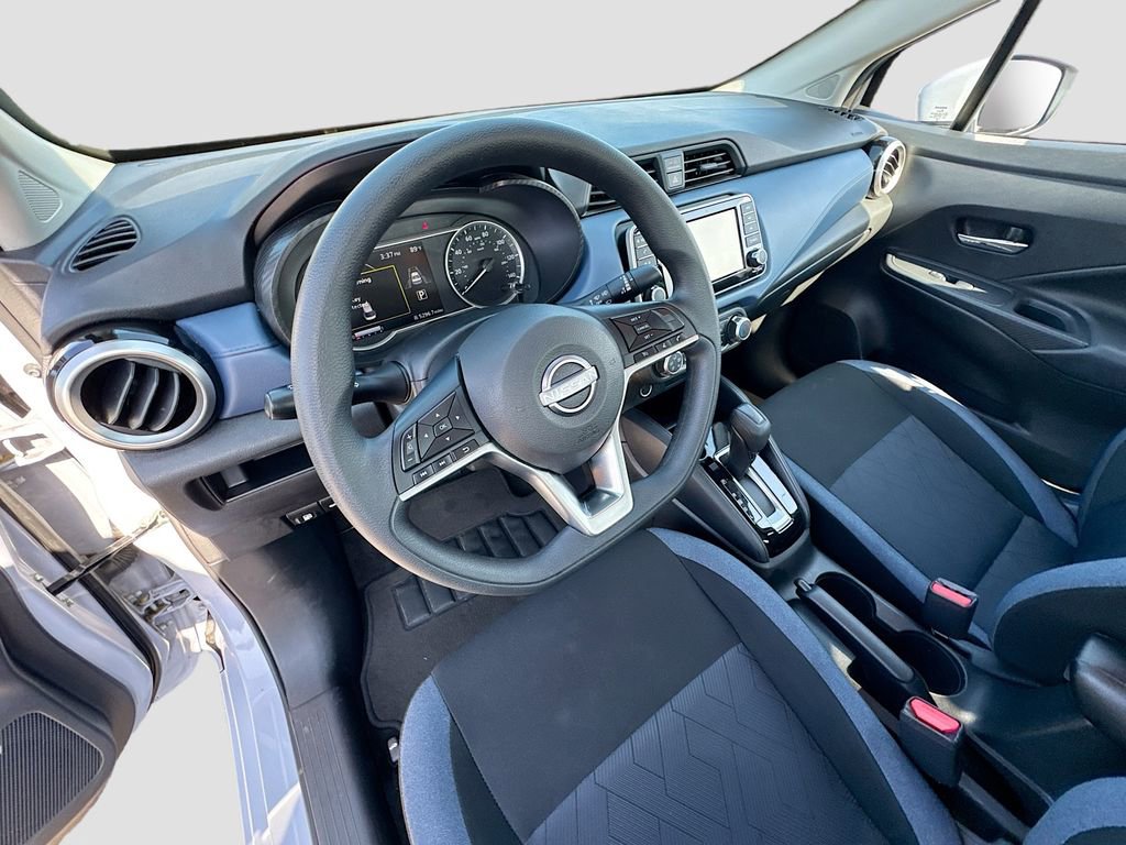 Used 2025 Nissan Versa SV image 9