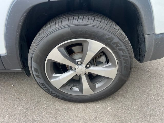 Used 2019 Jeep Cherokee Limited AWD/4WD image 9