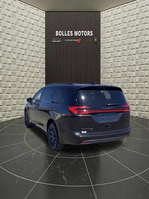 Certified 2023 Chrysler Pacifica Touring-L w/ S Appearance Package AWD/4WD image 7