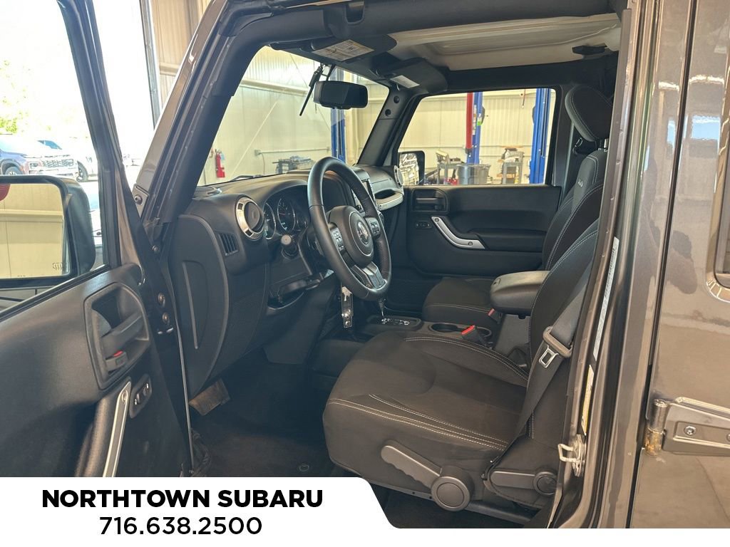 Used 2016 Jeep Wrangler Unlimited Sahara w/ Connectivity Group AWD/4WD image 13