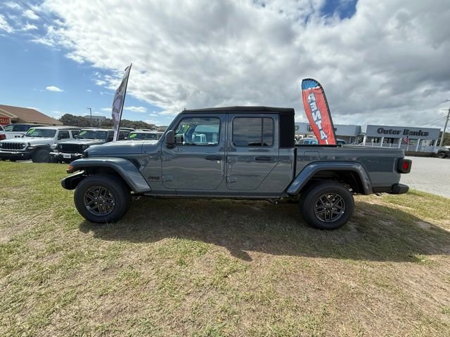 New 2025 Jeep Gladiator Sport image 4